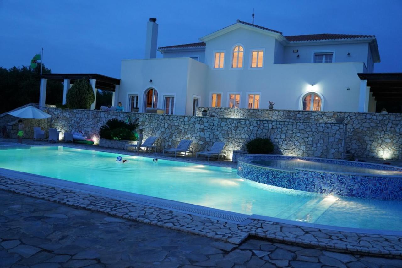 Amazing Villa With Private Pools And Sea Views Kastro-Kyllini Εξωτερικό φωτογραφία