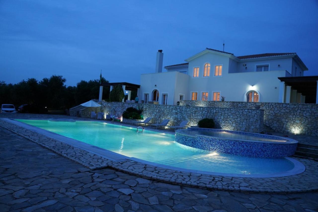 Amazing Villa With Private Pools And Sea Views Kastro-Kyllini Εξωτερικό φωτογραφία