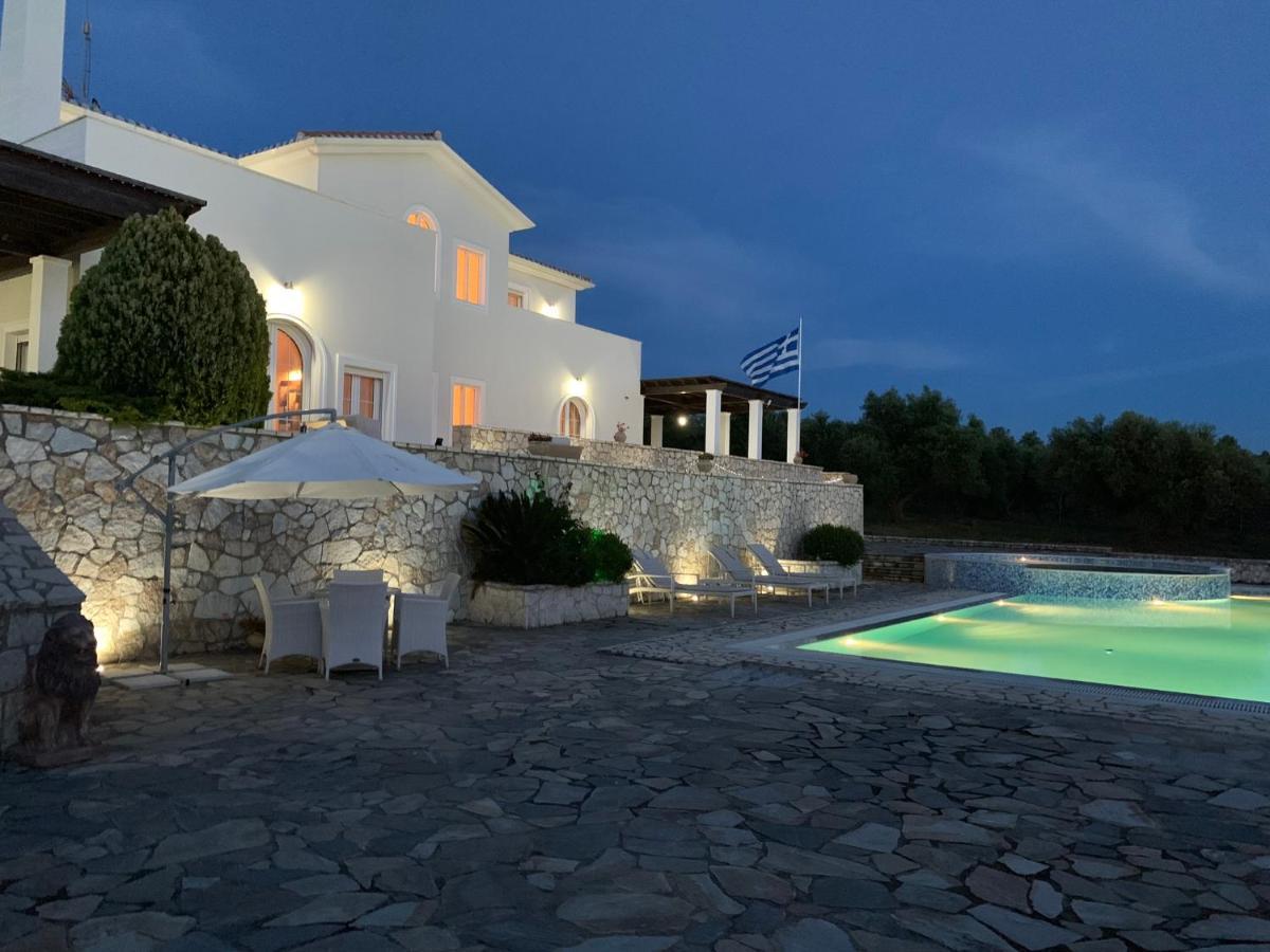 Amazing Villa With Private Pools And Sea Views Kastro-Kyllini Εξωτερικό φωτογραφία