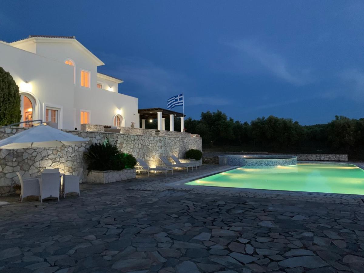 Amazing Villa With Private Pools And Sea Views Kastro-Kyllini Εξωτερικό φωτογραφία